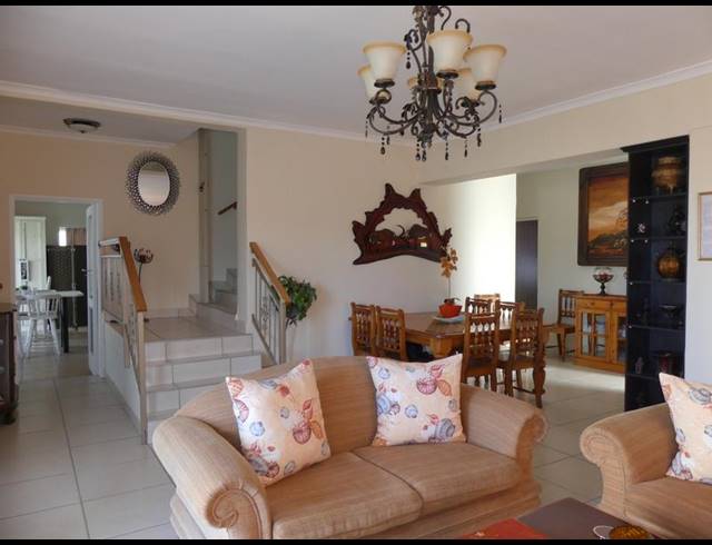 6 BEDROOM HOUSE FOR SALE IN BRITANNIA BAY